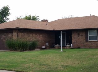 817 N Stout Cir, Moore, OK 73170