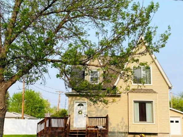 813 S 13th St, Aberdeen, SD 57401