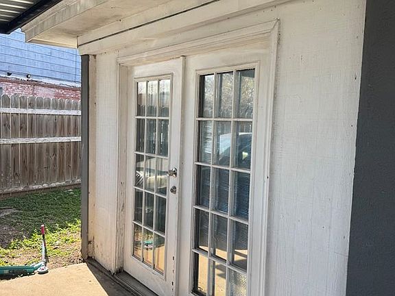 3rd image of 1785 Woodway Dr