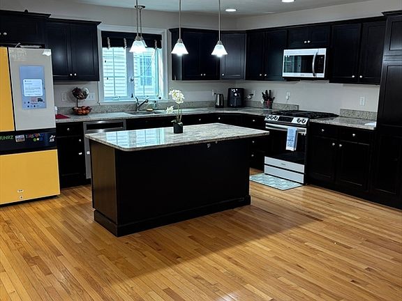 3rd image of 28 McIntosh Dr #22