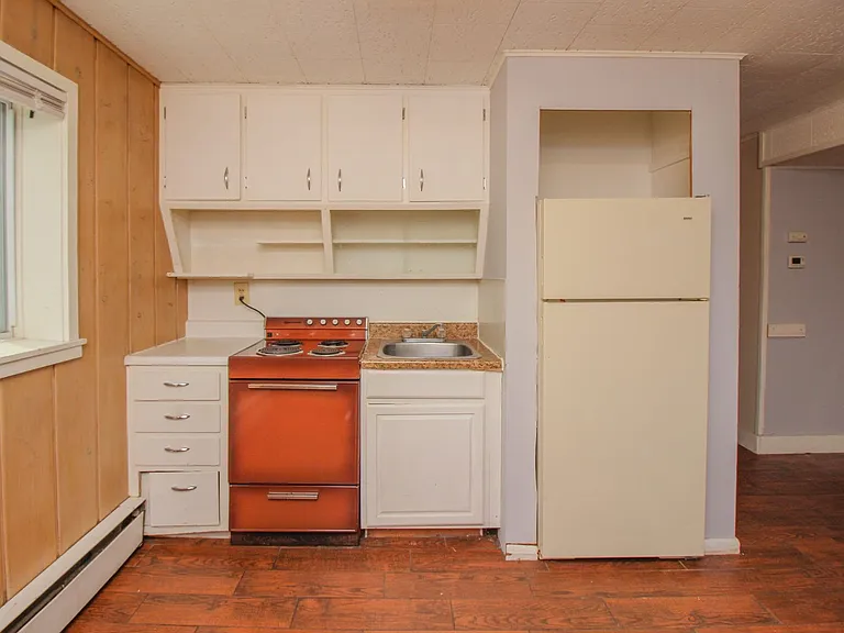 68 Fyfer Pl — Photo 2