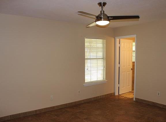 5th image of 805 Forest Glen Cv