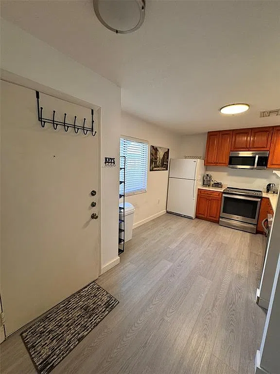2 bed, 2.0 bath, 1110 sqft, $2,100 — Photo 3