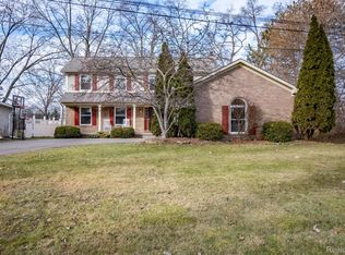 3295 Schoolhouse Dr, Waterford, MI 48329