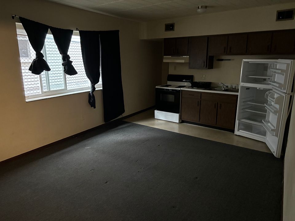 2nd image of 11 Melba Pl APT 3