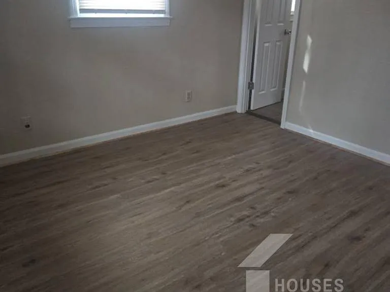106 Batson Dr — Photo 10