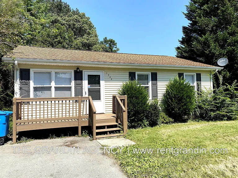1344 Mabry Ave SE — Photo 2