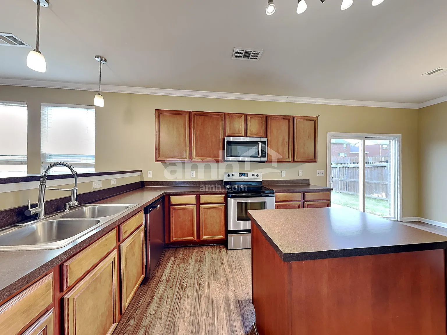 5 bed, 3.5 bath, 2941 sqft, $3,125 — Photo 3