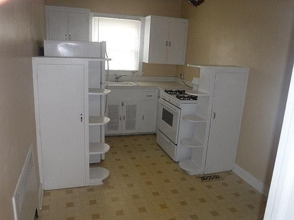 Apt B Kitchen