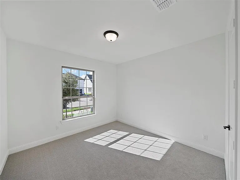 4280 Mill Pond Dr — Photo 6