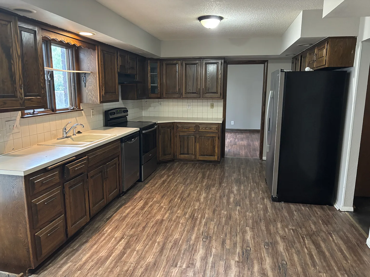 4 bed, 3.5 bath, 2694 sqft, $1,950 — Photo 2