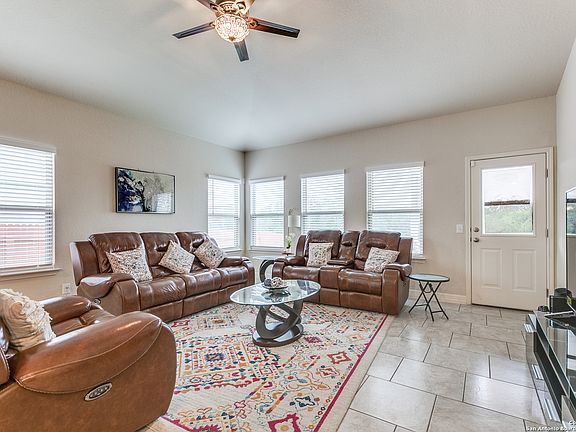 5th image of 1317 Petunia Bluff