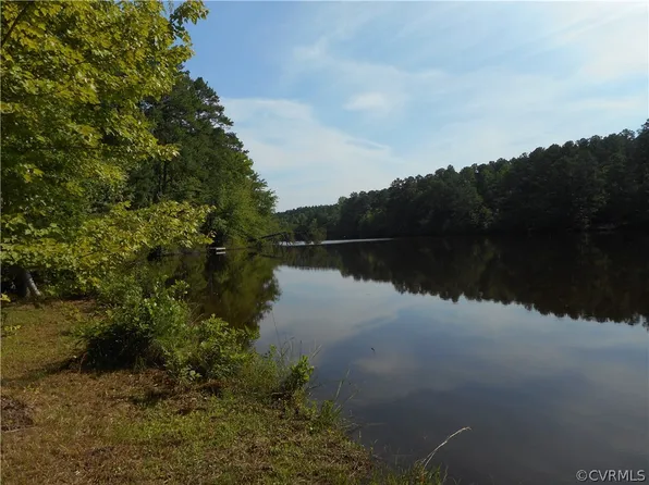 73 Sussex Dr #34, Waverly, VA 23890