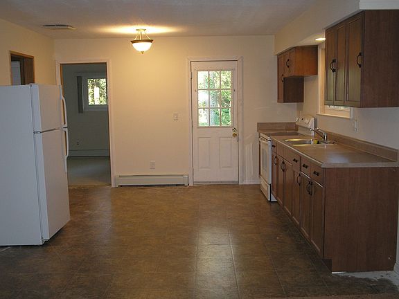 2nd image of 7 Jodi Dr