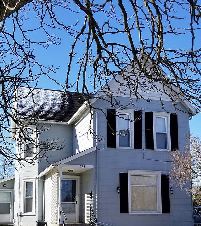 1st image of 723 Van Buren St