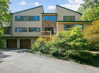 1091 E Mombasha Rd, Monroe, NY 10950