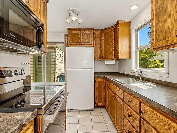 5th image of 229 Avenue F