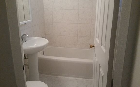 5th image of 5335 N California Ave #105