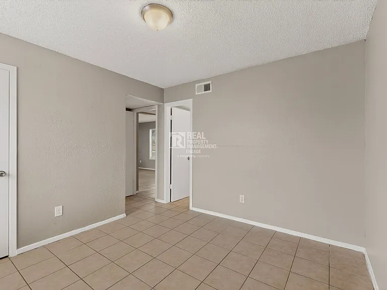 8024 Cambridge Cir — Photo 27