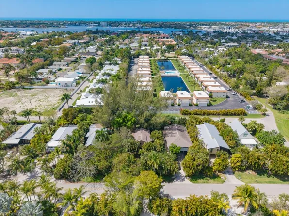 2022 Frederick ST, NAPLES, FL 34112