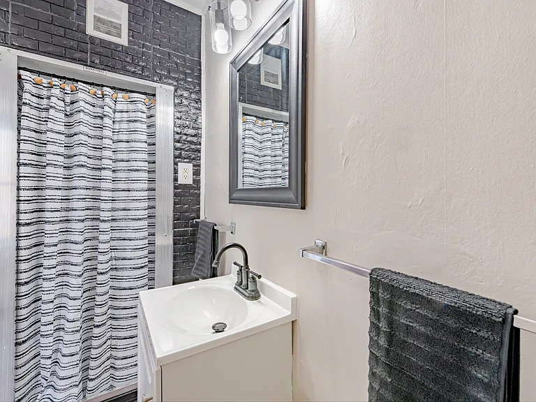 1120 Wade St — Photo 10