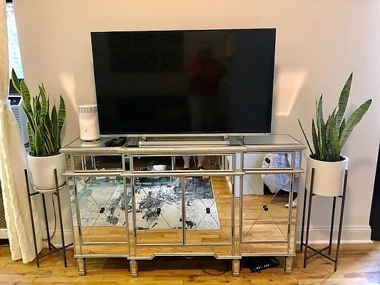 Rented by Buchbinder & Warren | media 24