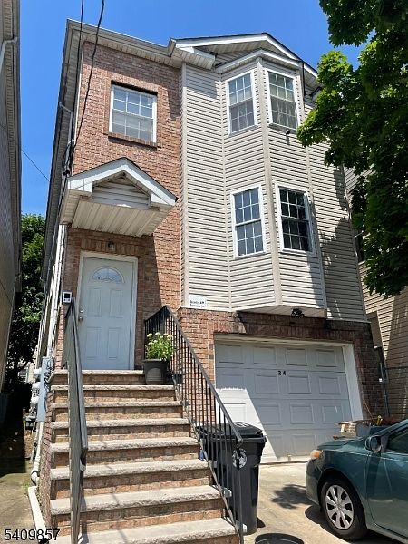 1st image of 24 N 7Th St