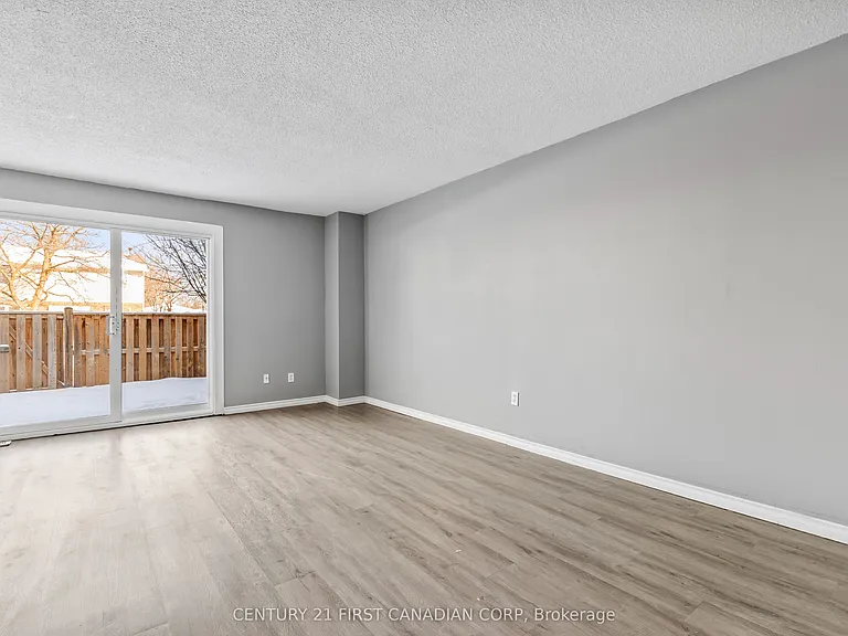 500 Osgoode Dr #20 — Photo 11