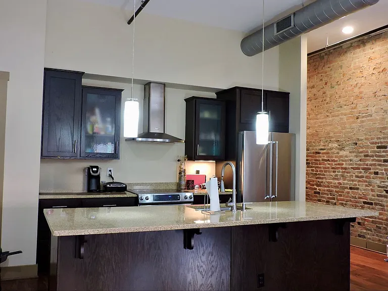 641 Walnut St Apartments — Photo 8