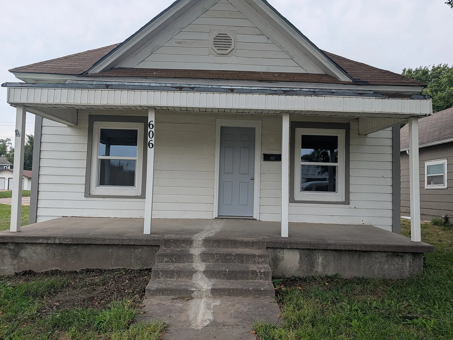 2 bed, 892 sqft, $850 — Photo 1