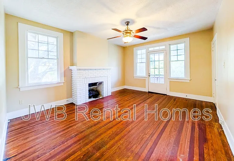 2305 College St — Photo 4