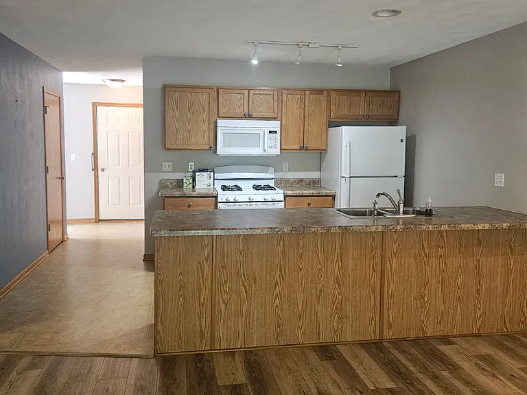 1411 Crimson Ridge Ln — Photo 1