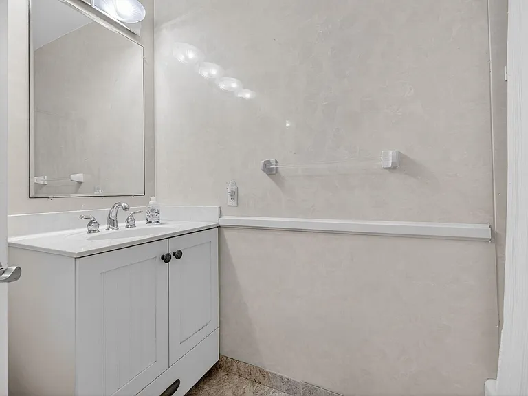 1630 Seaway Dr #304 — Photo 34