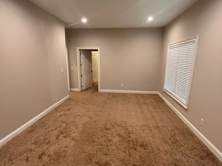 585 Cliftwood Ct — Photo 5