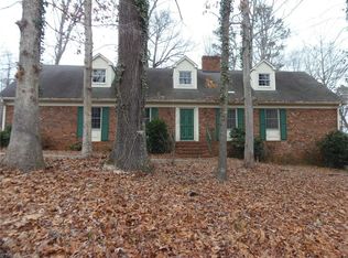 17 Holly Crest Ct, Greensboro, NC 27410