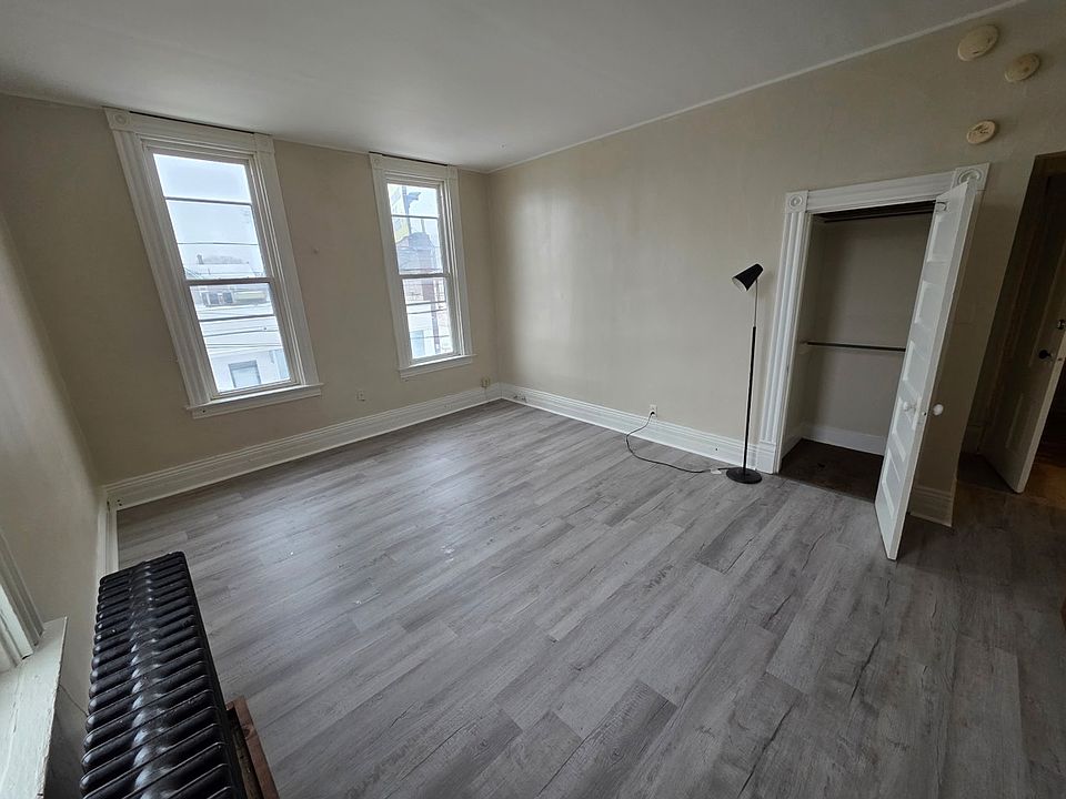 1st image of 2525 Peach St #8