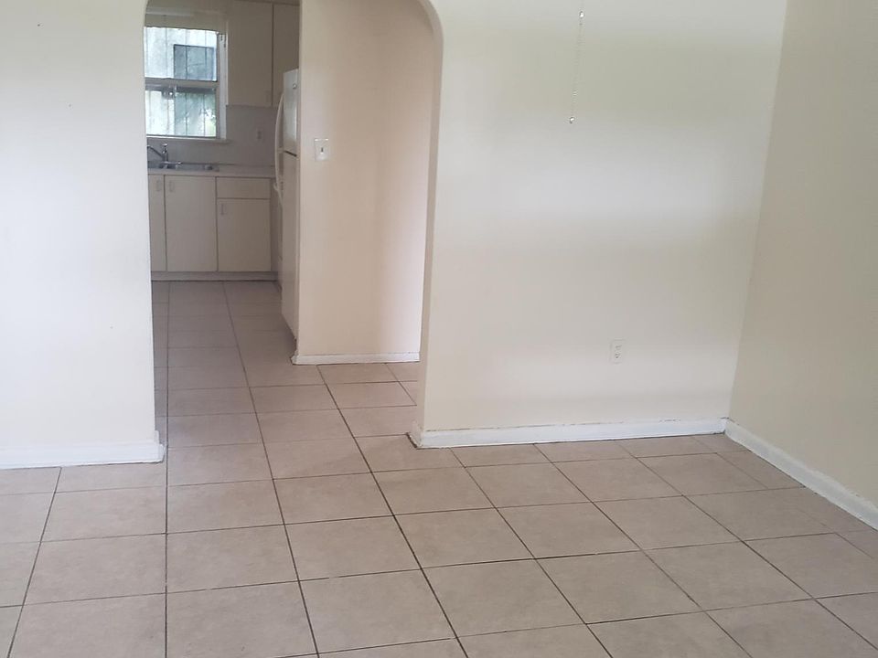 2nd image of 106 N 21st St