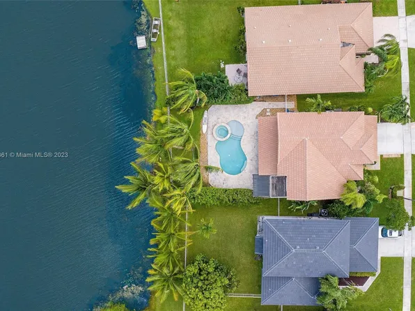 1271 SW 178th Way, Pembroke Pines, FL 33029