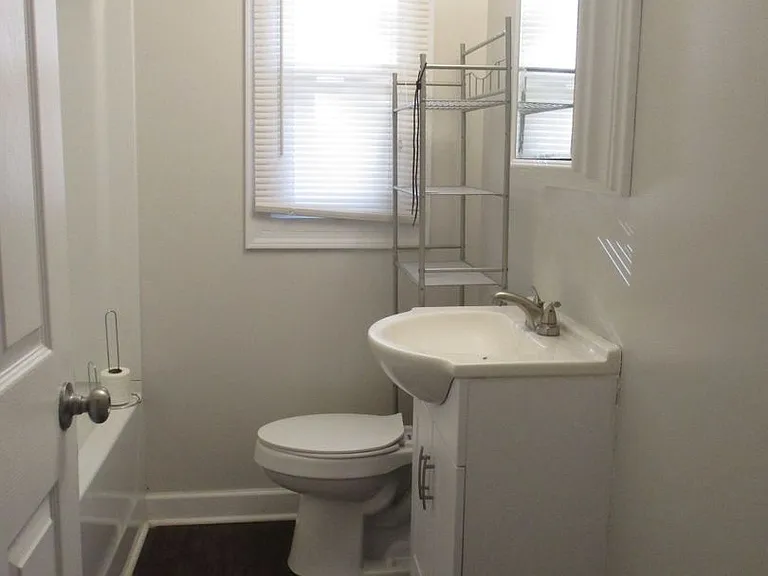 2112B Elvira St — Photo 4