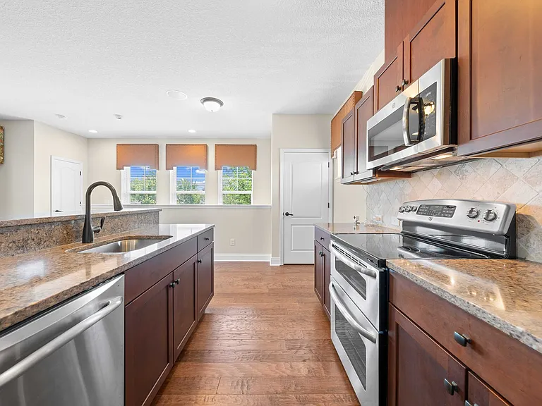 8393 Laureate Blvd — Photo 29