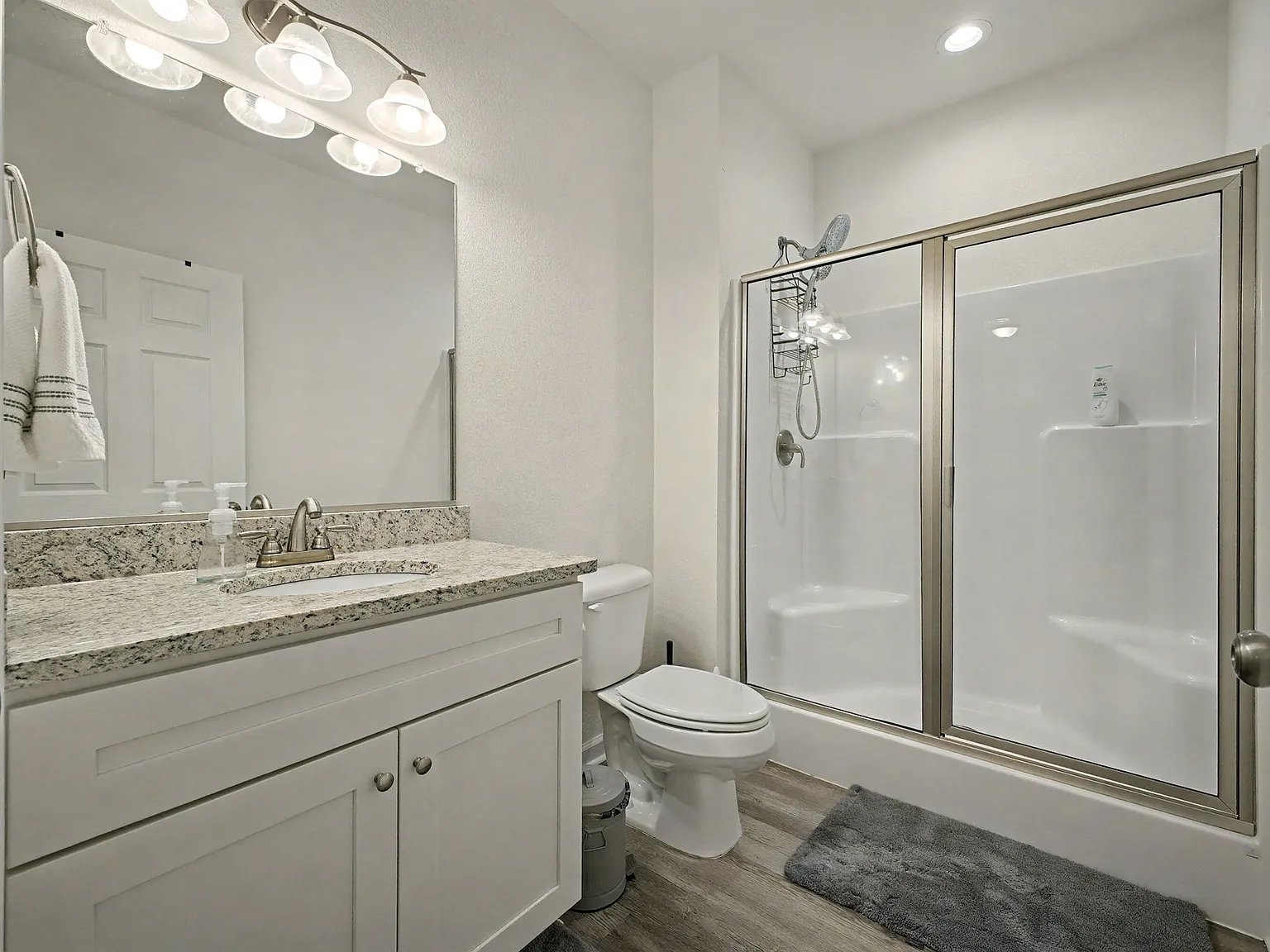 3026 Peronne Ave - 1 — Photo 4