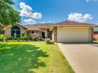 501 NE Park Meadow Ln, Burleson, TX 76028