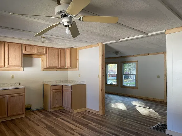 3 bed, 1200 sqft, $995 — Photo 4
