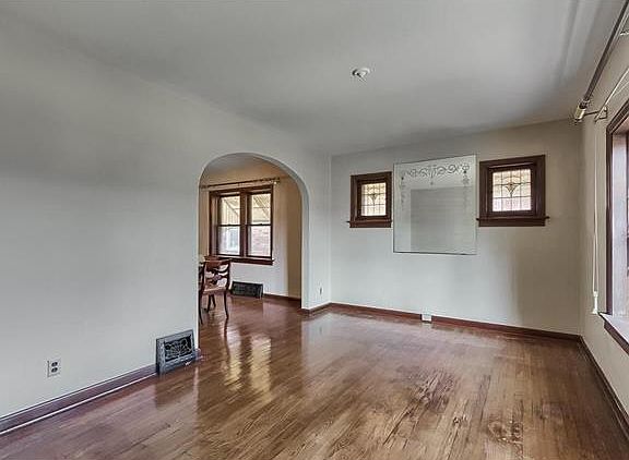 5th image of 6212 Winona Ave
