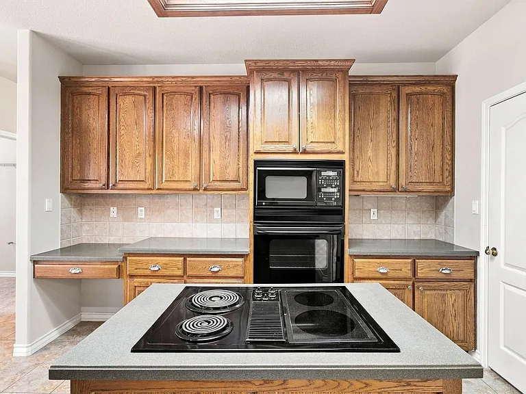 9729 FM 775 — Photo 11