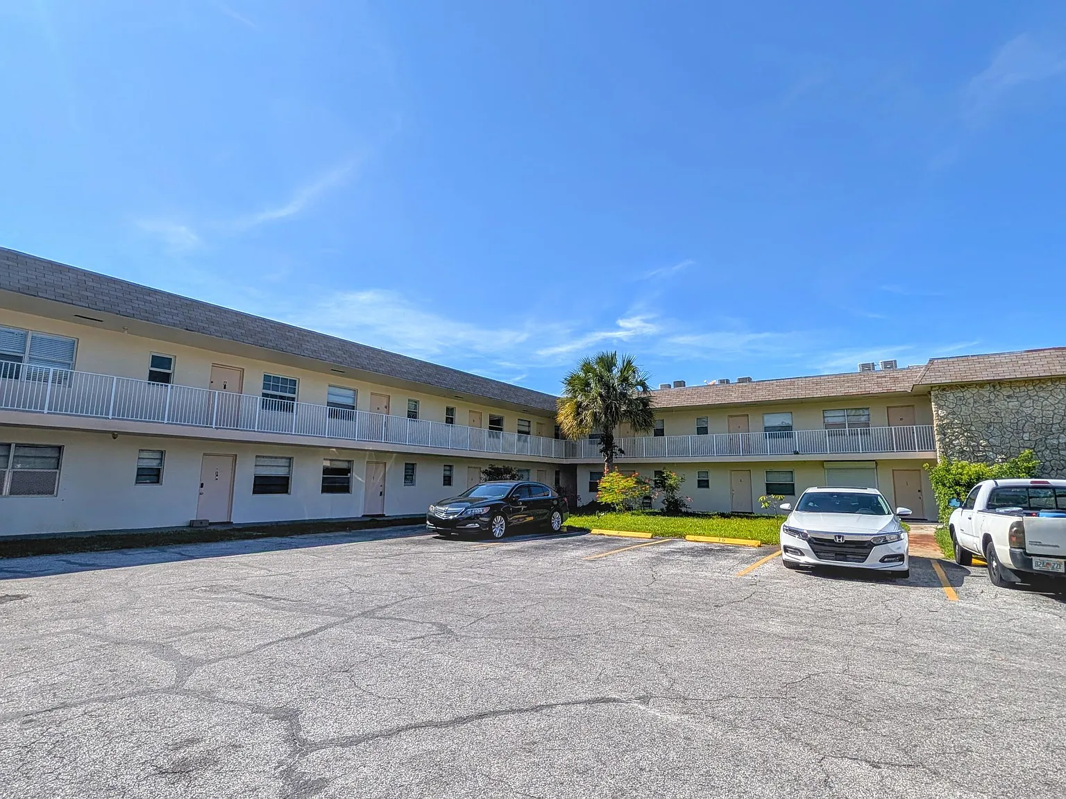 1 bed, 1.0 bath, 573 sqft, $1,545 — Photo 3