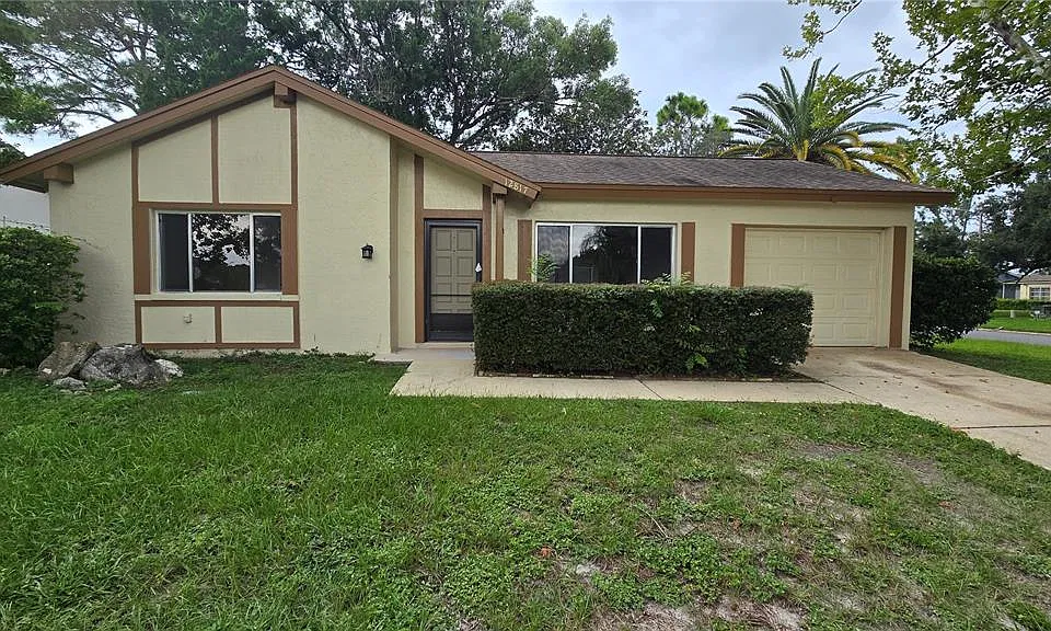12817 Woodbine Dr