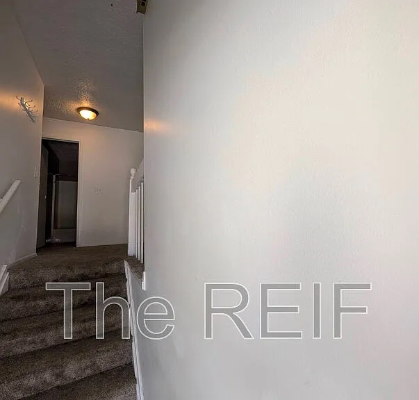 719 Peachtree Pl — Photo 6