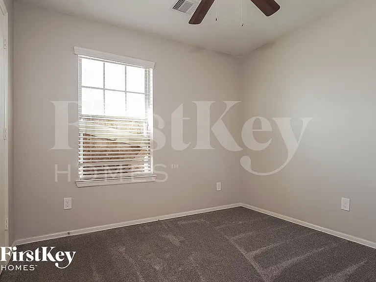 106 W Red Oak Ln — Photo 10