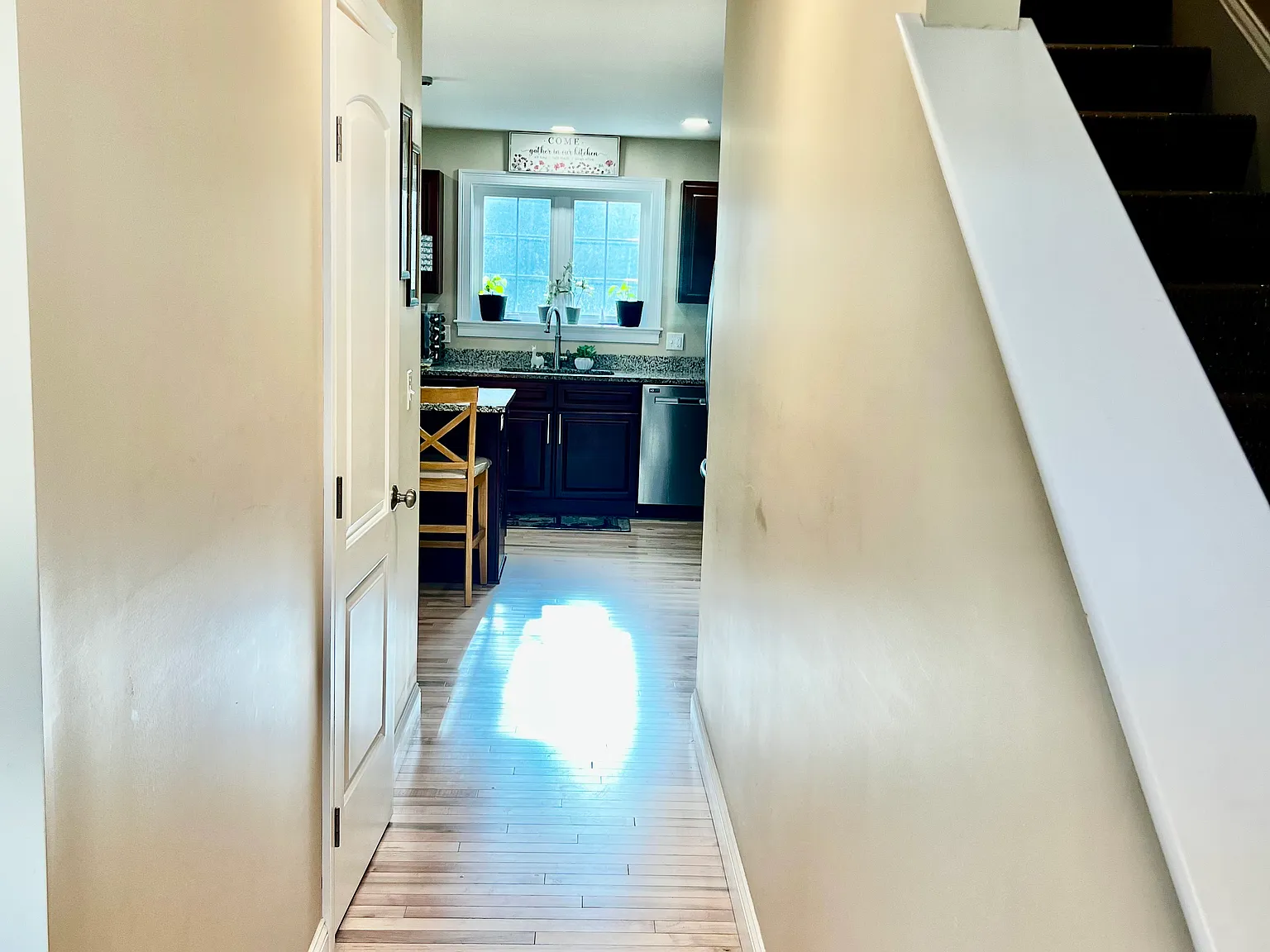 4 bed, 2.5 bath, 2122 sqft, $4,100 — Photo 2